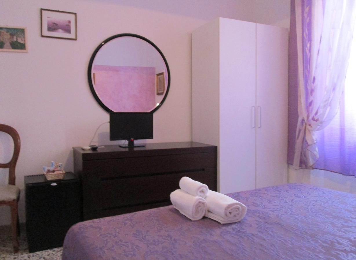 B&B Regina Margherita Пьомбино Стая снимка