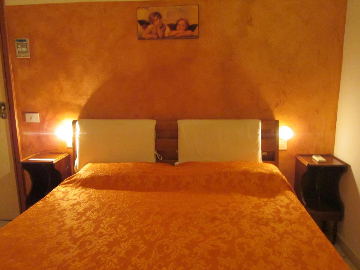 B&B Regina Margherita Пьомбино Стая снимка