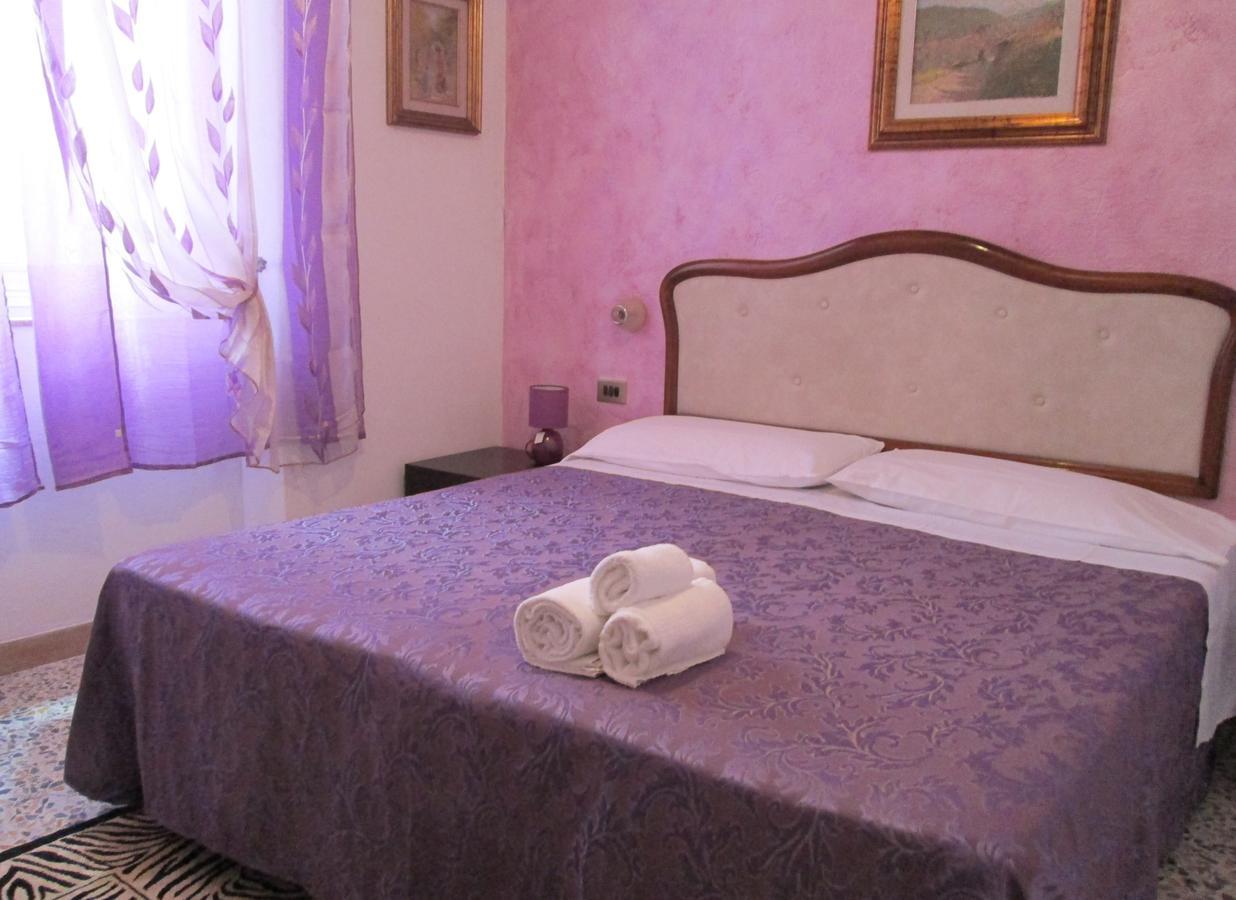 B&B Regina Margherita Пьомбино Стая снимка